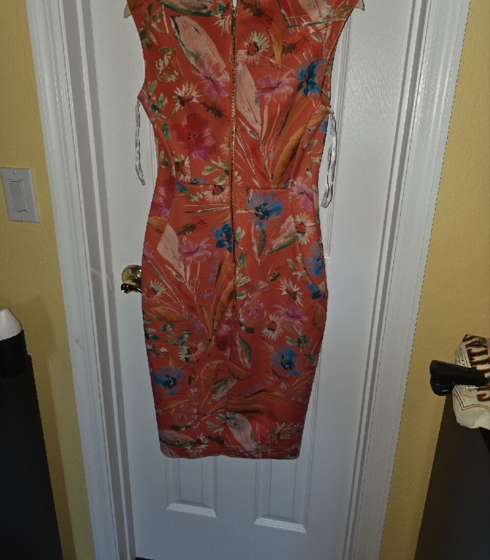 Calvin Klein Floral Sheath Dress in Coral Size 6 - Picture 3 of 6